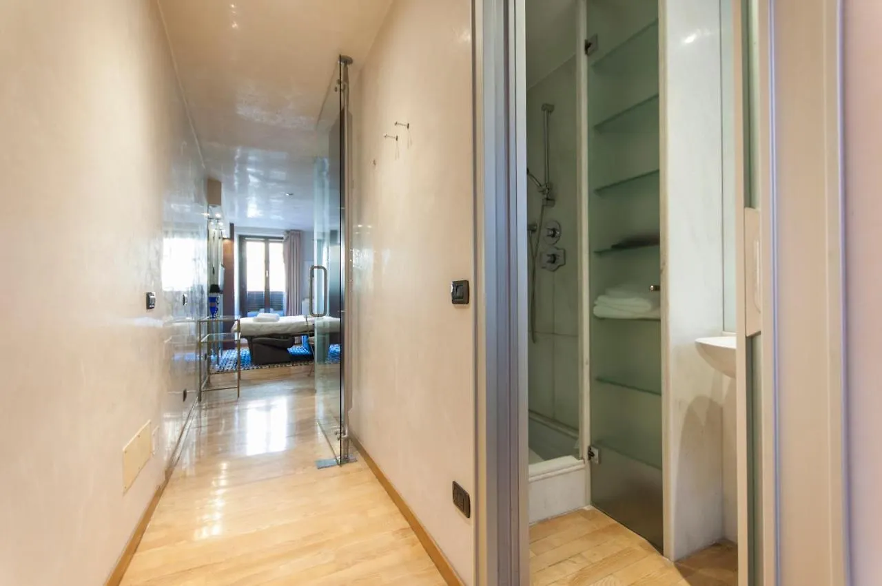Youhosty - Duomo Studio Apartment Milán Italia